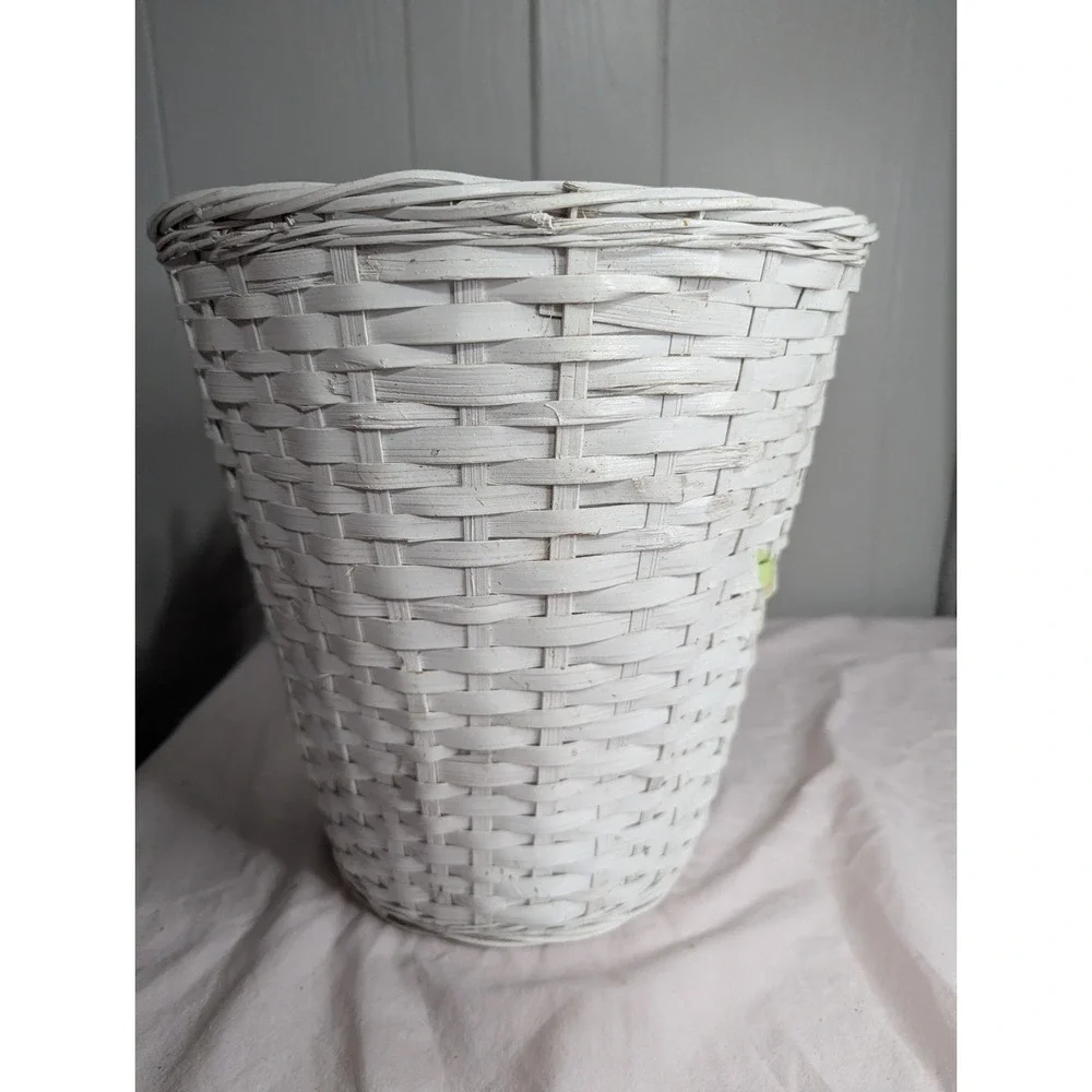 Vtg White Pastel Painted Pink Green Floral Wicker Waste Basket Trash Can planter